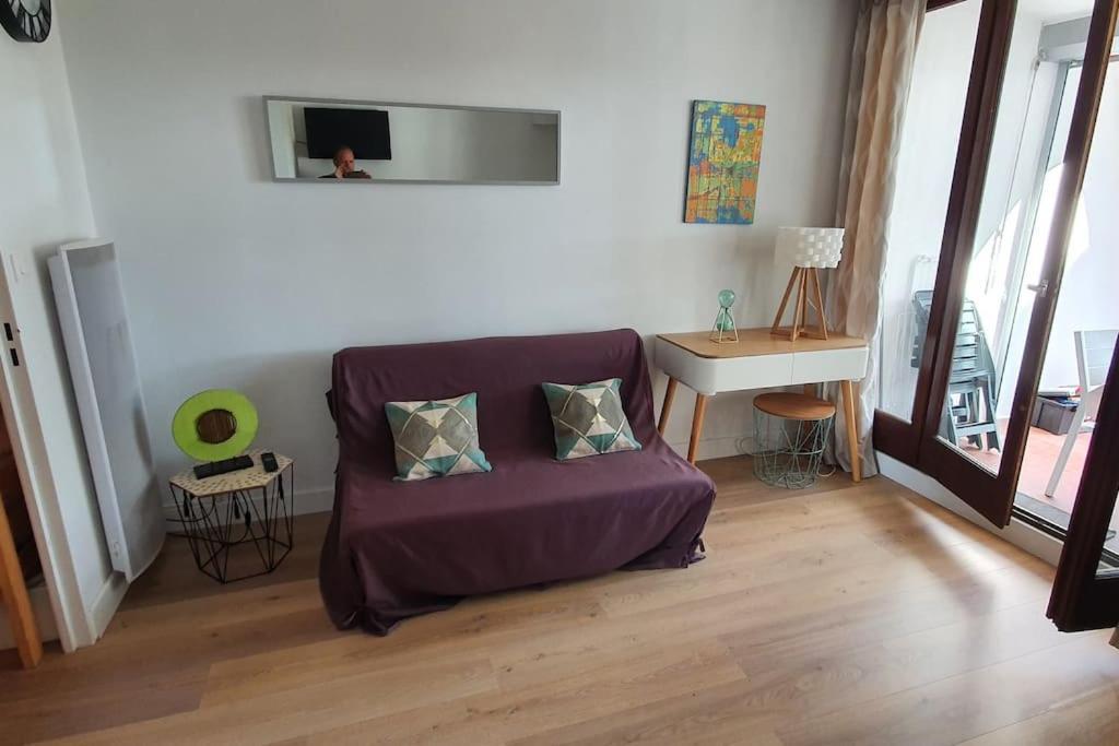 En Bord De Mer, A Apartment *