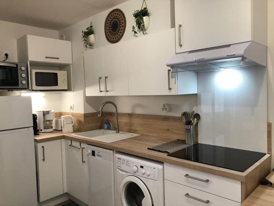 Apartment En Bord De Mer, A *
