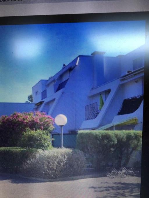 En Bord De Mer, A Apartment